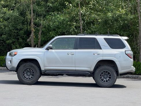 Used 2019 Toyota 4Runner TRD Off-Road Premium AWD/4WD image 3
