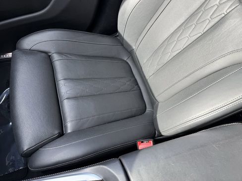 Used 2021 BMW X7 M50i w/ Cold Weather Package image 32