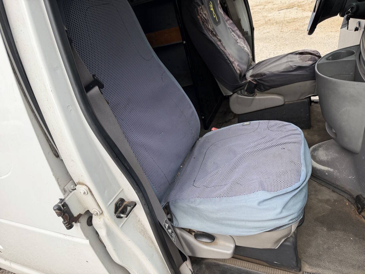 Used 1999 Ford E-350 and Econoline 350 Super Duty RWD image 26