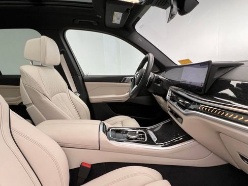 Certified 2025 BMW X5 xDrive40i w/ M Sport Package image 6