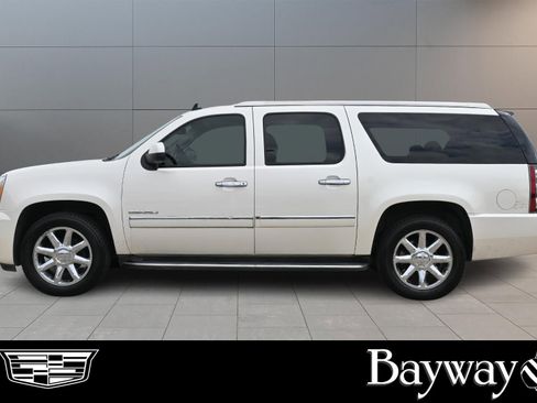 Used 2013 GMC Yukon XL Denali RWD image 4