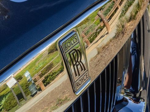 Used 2019 Rolls-Royce Dawn image 11