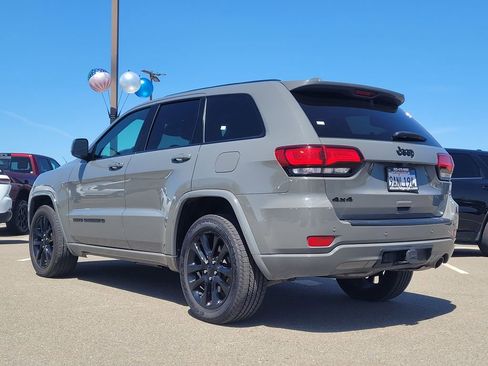 Used 2022 Jeep Grand Cherokee Laredo X image 6