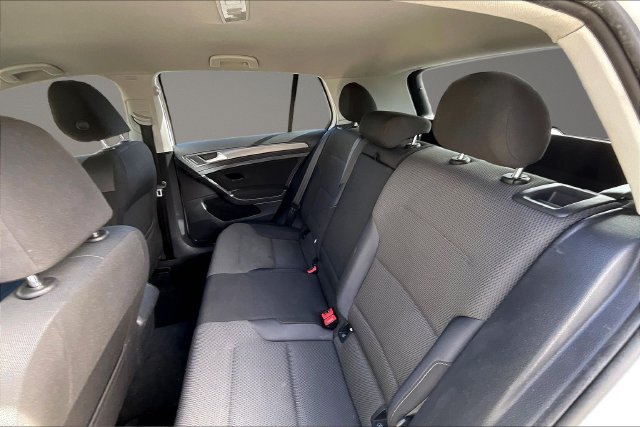 Used 2018 Volkswagen Golf S FWD image 23