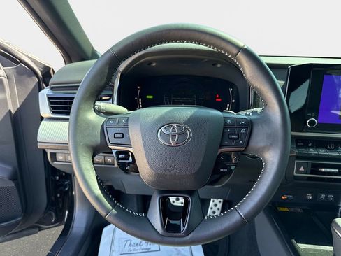 Used 2025 Toyota Camry SE w/ Convenience Package image 27
