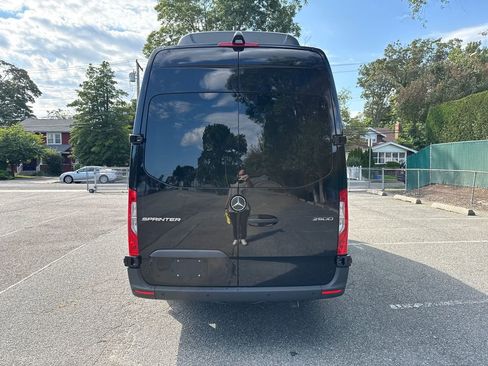Used 2025 Mercedes-Benz Sprinter 2500 image 6
