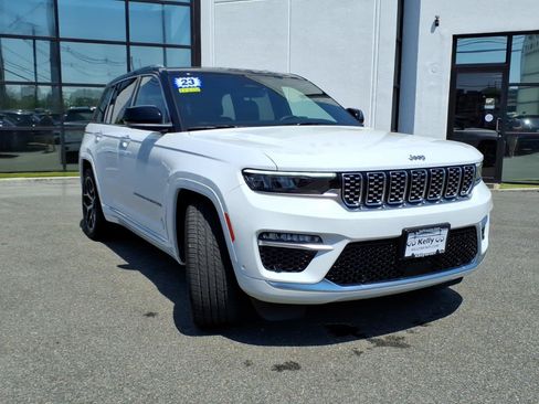 Used 2023 Jeep Grand Cherokee Summit AWD/4WD image 3