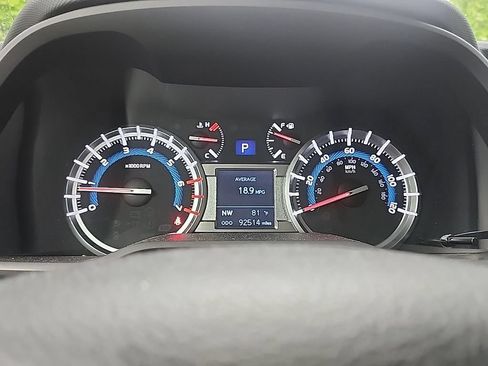 Used 2018 Toyota 4Runner SR5 AWD/4WD image 10
