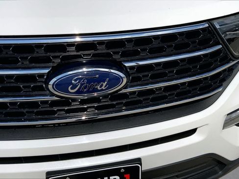 Used 2020 Ford Explorer XLT w/ Equipment Group 202A AWD/4WD image 29