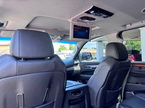 Used 2019 Cadillac Escalade Luxury RWD image 17