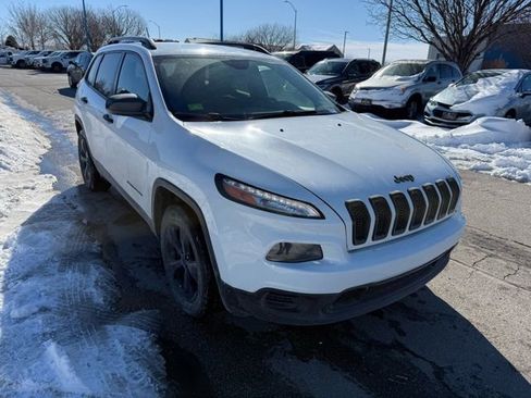 Used 2017 Jeep Cherokee Sport image 1