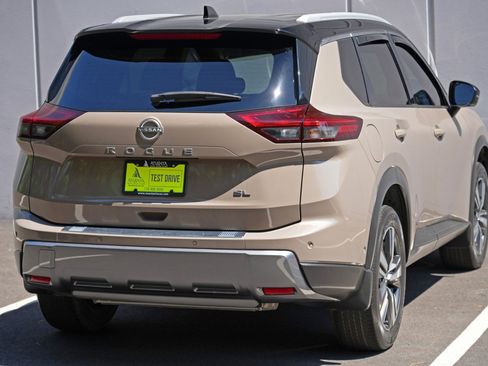 Used 2024 Nissan Rogue SL FWD image 48