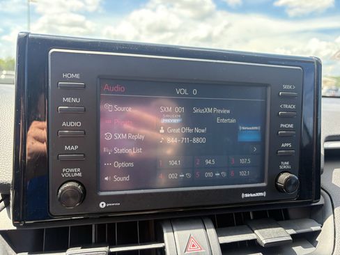 Used 2020 Toyota RAV4 LE FWD image 20