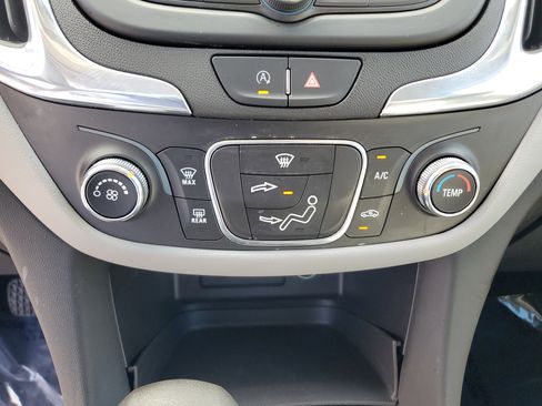 Used 2023 Chevrolet Equinox LT image 24