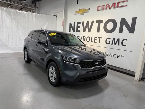 Used 2022 Kia Sorento LX FWD image 2