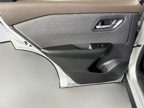 Used 2022 Nissan Rogue SV FWD image 26