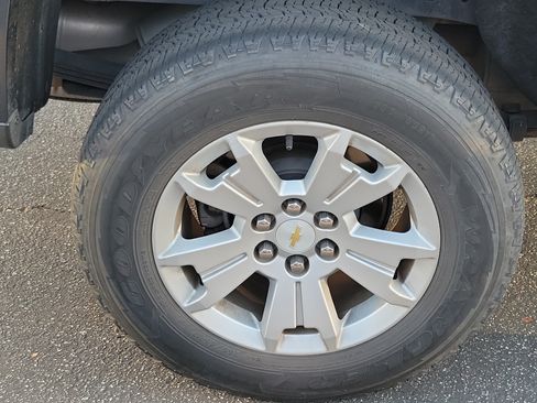 Used 2016 Chevrolet Colorado LT w/ LT Convenience Package RWD image 4