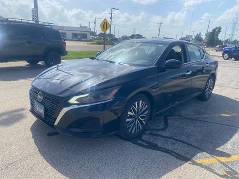 Used 2023 Nissan Altima 2.5 SV FWD image 1