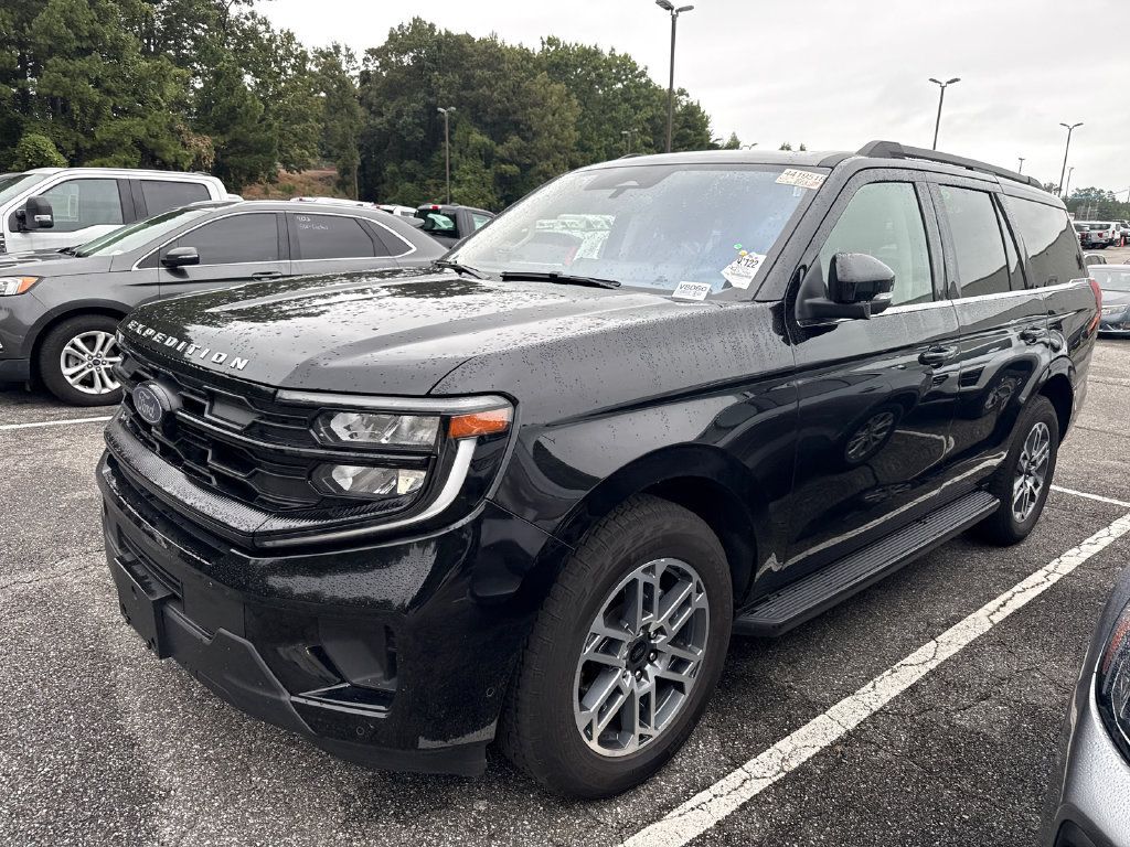 Used 2025 Ford Expedition Active AWD/4WD image 8