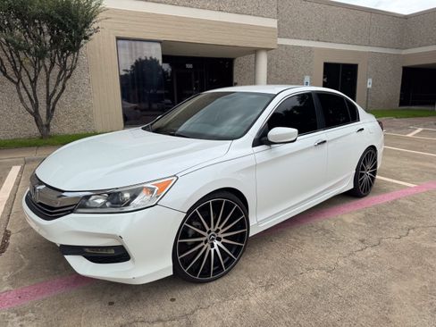 Used 2017 Honda Accord Sport image 1