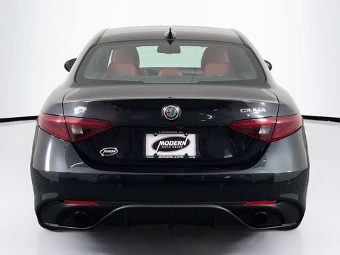 Used 2023 Alfa Romeo Giulia Veloce AWD/4WD image 10