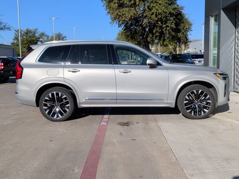 Used 2025 Volvo XC90 B6 Plus image 10