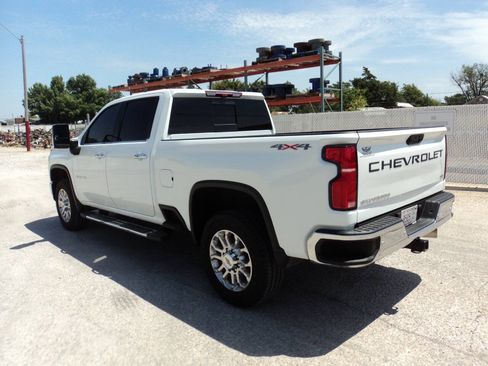 Used 2025 Chevrolet Silverado 2500 LTZ w/ LTZ Convenience Package AWD/4WD image 3