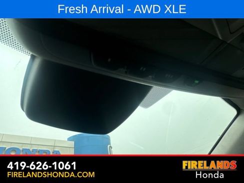 Used 2024 Toyota Highlander XLE AWD/4WD image 27