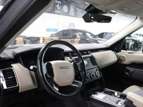 Used 2019 Land Rover Discovery SE AWD/4WD image 11