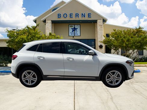Used 2023 Mercedes-Benz GLA 250 4MATIC w/ Premium Package image 6