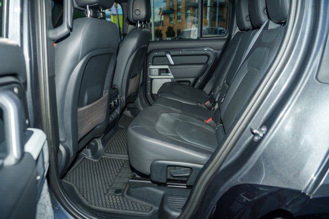 Used 2023 Land Rover Defender 130 X-Dynamic SE AWD/4WD image 17