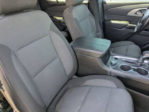 Used 2023 Chevrolet Traverse LT FWD image 11