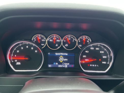 Used 2022 Chevrolet Silverado 2500 Custom w/ Custom Value Package image 13