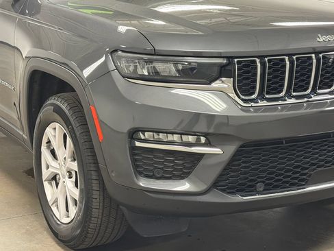 Used 2022 Jeep Grand Cherokee Limited w/ Luxury Tech Group II AWD/4WD image 5