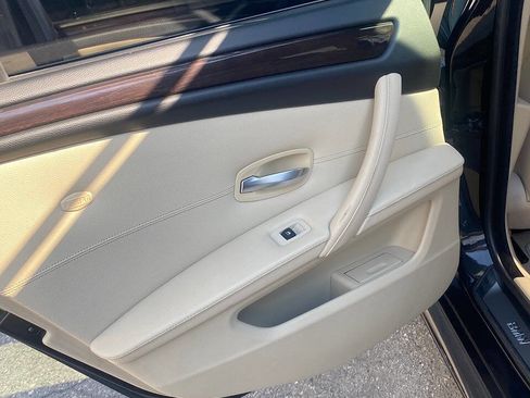 Used 2010 BMW 535i xDrive Wagon AWD/4WD image 16