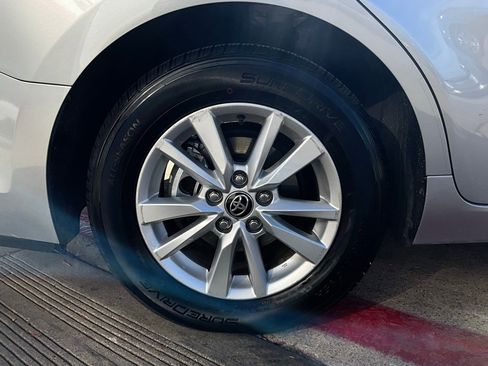 Used 2025 Toyota Camry LE image 9