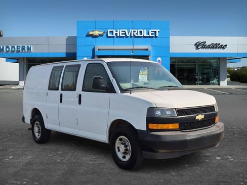 Used 2019 Chevrolet Express 2500 w/ Enhanced Convenience Package RWD image 7