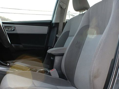 Used 2018 Toyota Corolla LE image 15