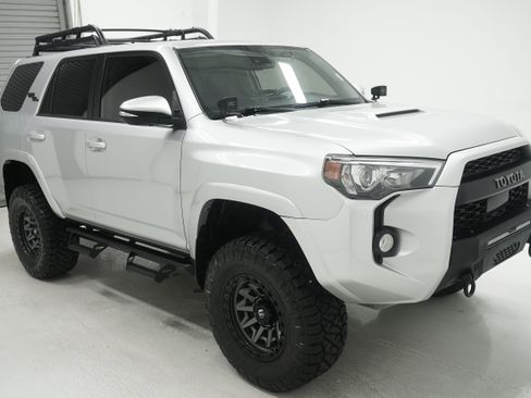Used 2020 Toyota 4Runner TRD Off-Road Premium AWD/4WD image 3