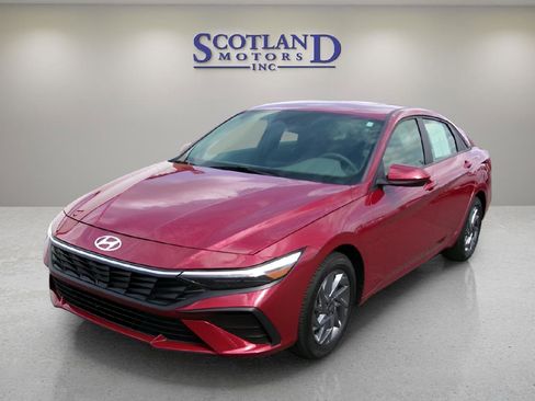 Used 2024 Hyundai Elantra SEL image 2