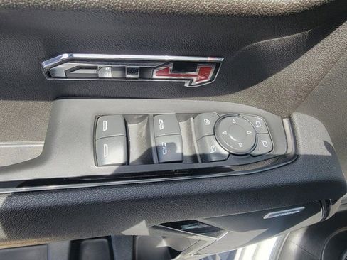 Used 2025 GMC Sierra 1500 AT4 w/ Technology Package AWD/4WD image 19