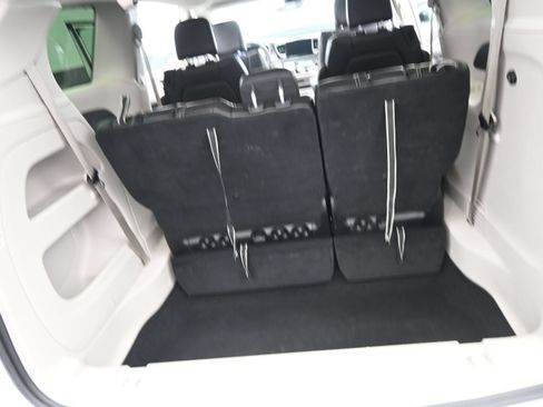 Used 2024 Chrysler Pacifica Touring-L FWD image 29