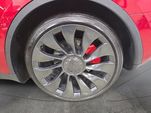 Used 2024 Tesla Model Y Performance AWD/4WD image 31