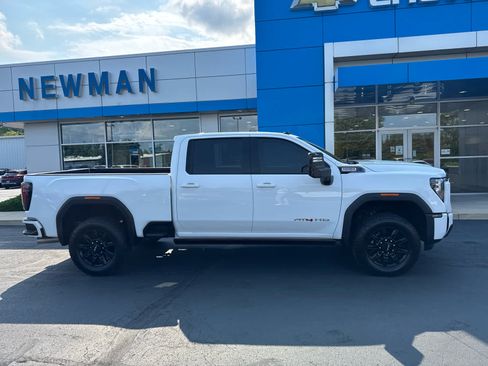 Used 2026 GMC Sierra 3500 AT4 w/ AT4 Premium Plus Package AWD/4WD image 2