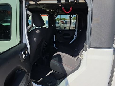 Used 2023 Jeep Gladiator Rubicon w/ Cold Weather Group AWD/4WD image 22