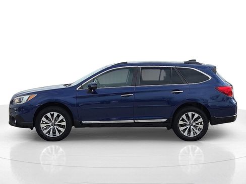 Used 2017 Subaru Outback 3.6R Touring image 3