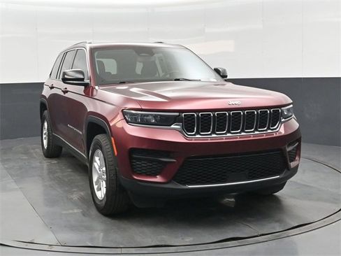 Used 2023 Jeep Grand Cherokee Laredo image 10