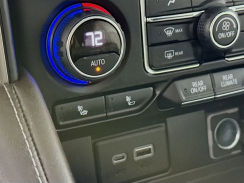 Used 2022 Chevrolet Suburban LT w/ LT Signature Plus Package image 17