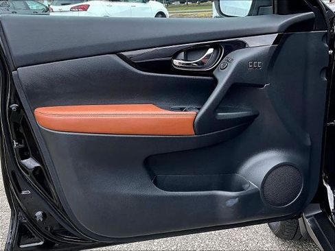 Certified 2019 Nissan Rogue SL w/ Premium Package image 9