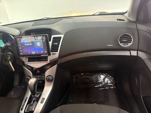 Used 2015 Chevrolet Cruze LT w/ Technology Package image 25